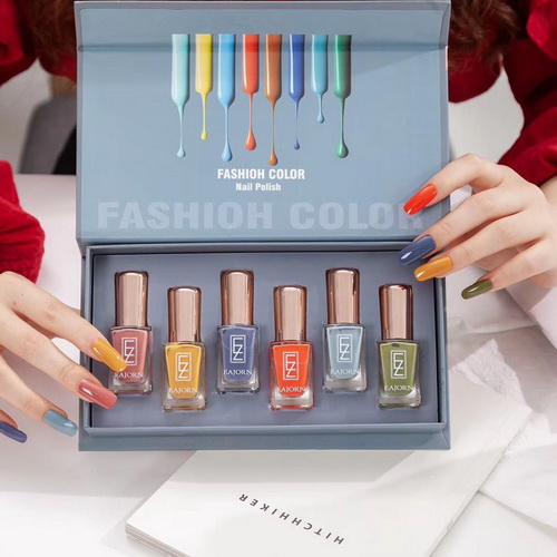 Custom-nail-polish-packaging